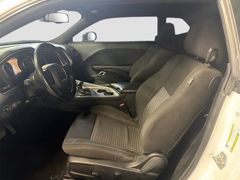 Used 2022 Dodge Challenger SXT image 19