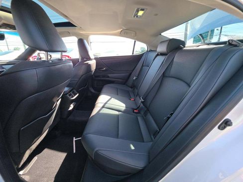Used 2022 Lexus ES 300h w/ Premium Package FWD image 11
