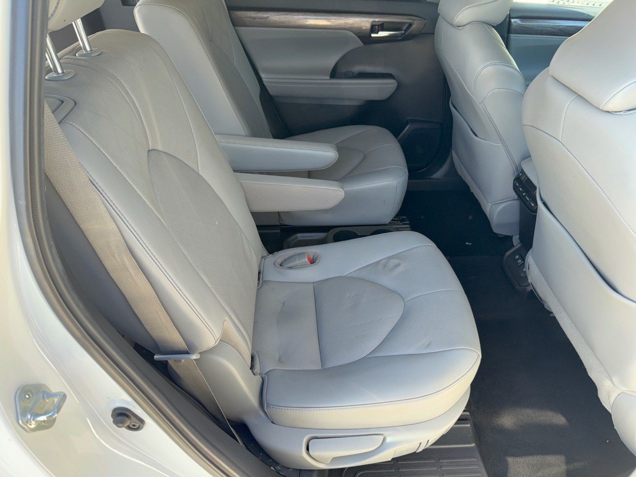 Used 2021 Toyota Highlander Platinum AWD/4WD image 29