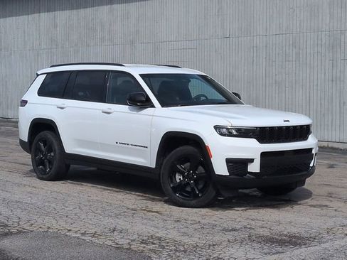 Used 2025 Jeep Grand Cherokee L Laredo image 11