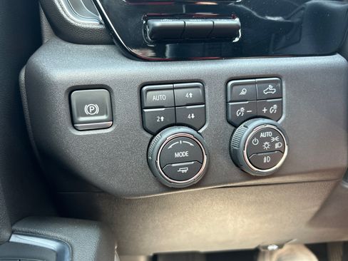 Used 2024 Chevrolet Silverado 1500 High Country w/ High Country Premium Package AWD/4WD image 16
