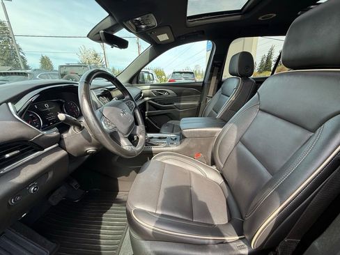 Used 2023 Chevrolet Traverse Premier w/ Redline Edition image 12