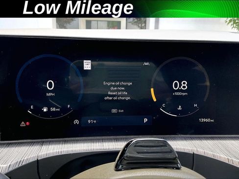 Used 2024 Hyundai Santa Fe Calligraphy FWD image 2