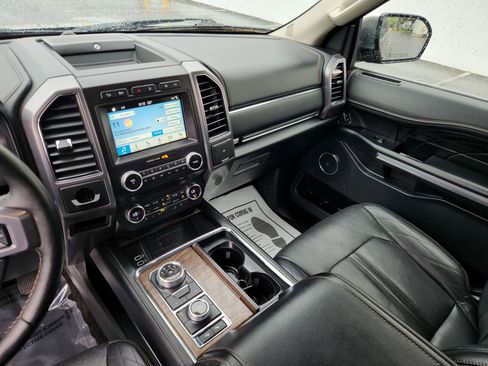 Used 2018 Ford Expedition Max Platinum AWD/4WD image 10