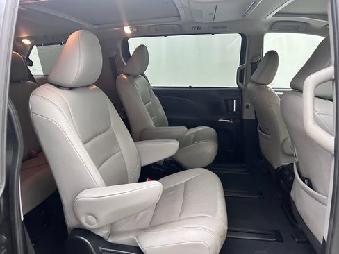 Used 2019 Toyota Sienna Limited Premium AWD/4WD image 17