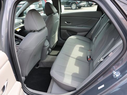 Certified 2025 Hyundai Elantra SEL FWD image 18