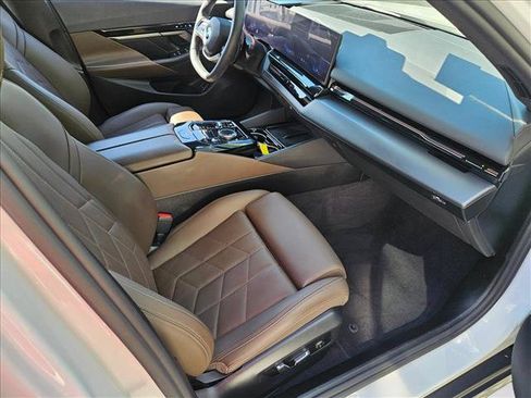 Used 2024 BMW 530i w/ Convenience Package RWD image 20