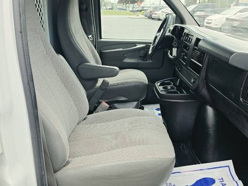 Used 2014 Chevrolet Express 2500 RWD image 19