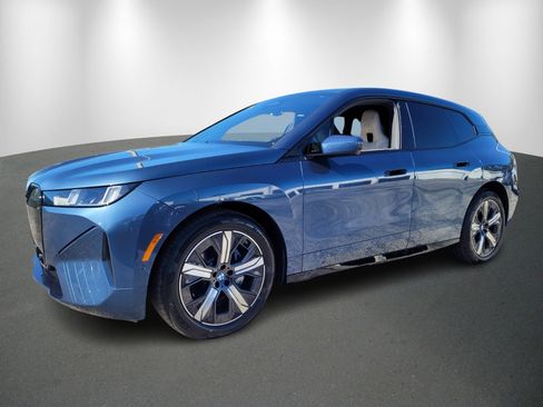 New 2026 BMW iX xDrive45 w/ Premium Package image 3