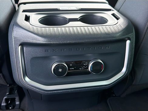 Used 2025 Ford Expedition Active image 21