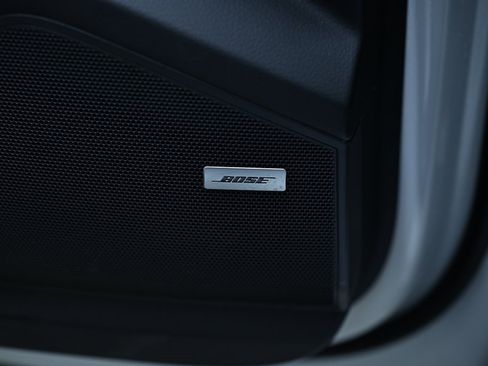 Certified 2025 Porsche Cayenne w/ Premium Package Plus image 22