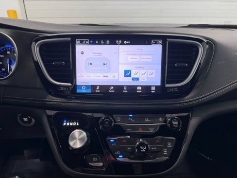 Used 2026 Chrysler Pacifica Select FWD image 16