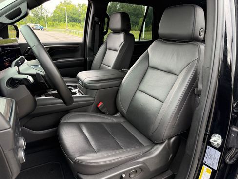 Used 2025 Chevrolet Tahoe LT RWD image 5