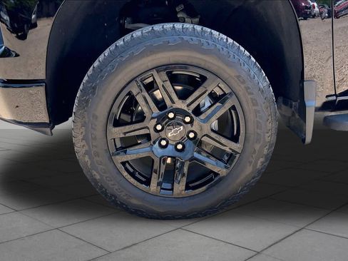 Used 2025 Chevrolet Silverado 1500 LT Trail Boss w/ Convenience Package II AWD/4WD image 11
