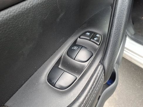 Used 2020 Nissan Rogue Sport S image 8