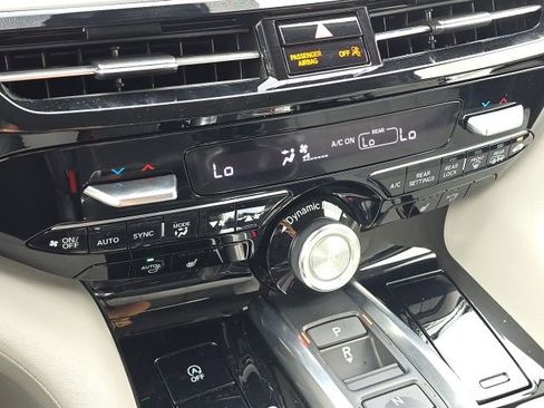 Used 2024 Acura MDX SH-AWD w/ Technology Package image 34