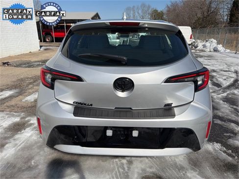 Used 2024 Toyota Corolla SE w/ SE Package image 3