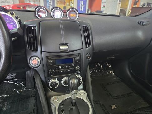 Used 2019 Nissan 370Z Roadster image 22