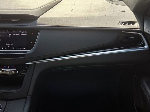 Certified 2024 Cadillac XT6 Luxury image 20