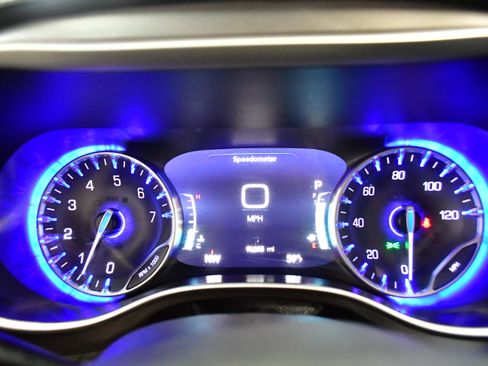 Used 2023 Chrysler Pacifica Touring-L image 20