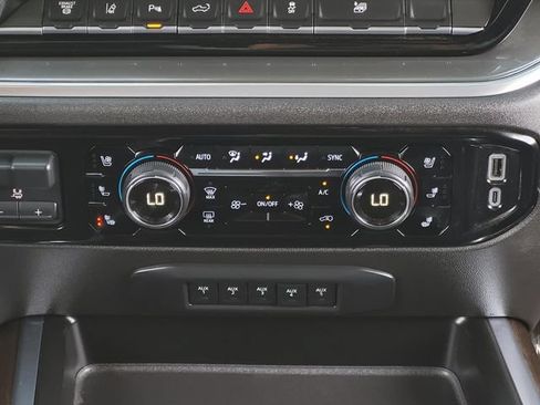 Used 2025 Chevrolet Silverado 3500 High Country w/ Technology Package AWD/4WD image 23