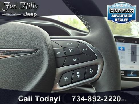 Certified 2026 Chrysler Pacifica Select FWD image 19