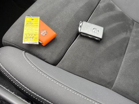 Used 2023 Volvo C40 P8 Recharge Plus w/ Climate Package AWD/4WD image 4