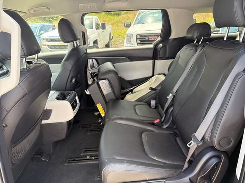 Used 2024 Kia Carnival LX FWD image 10