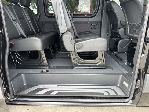 Used 2025 Mercedes-Benz Sprinter 2500 image 4