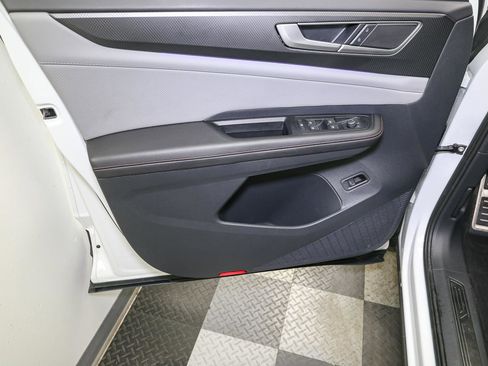 Certified 2025 Volkswagen Atlas Peak Edition SE image 43