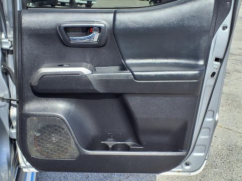 Used 2019 Toyota Tacoma Limited image 14