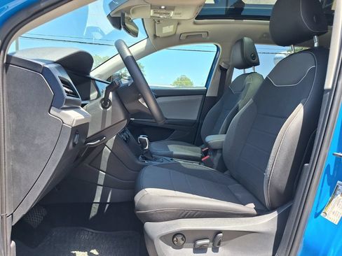 Certified 2024 Volkswagen Taos SE w/ Panoramic Sunroof Package FWD image 9