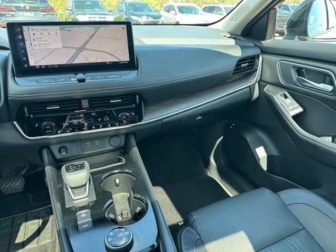 Used 2024 Nissan Rogue Platinum w/ Platinum Premium Package AWD/4WD image 18