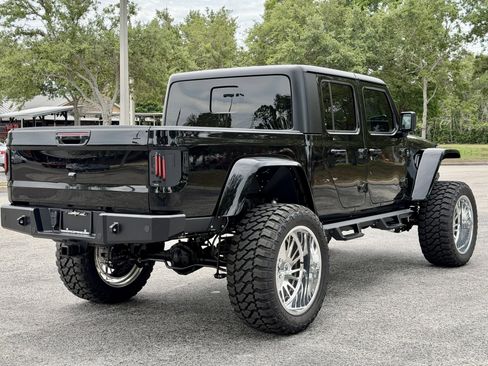 Used 2024 Jeep Gladiator Sport AWD/4WD image 5