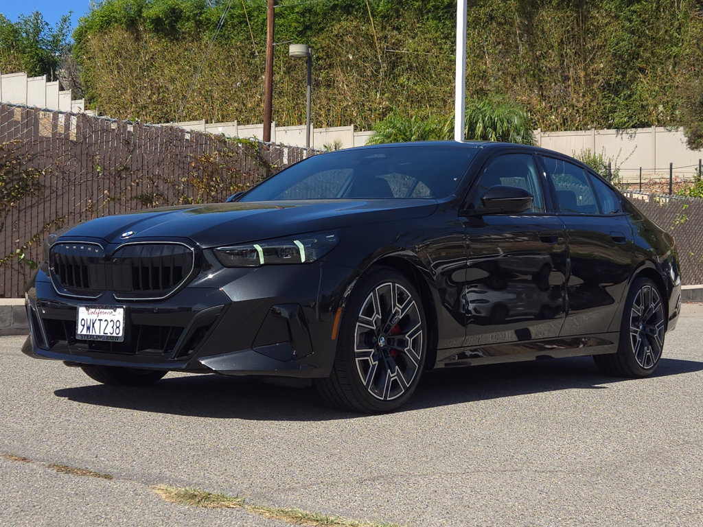 Used 2026 BMW 530i w/ M Sport Package RWD image 3