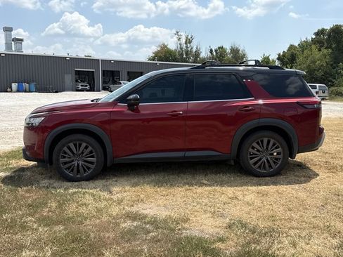 Used 2023 Nissan Pathfinder SL w/ SL Premium Package AWD/4WD image 3