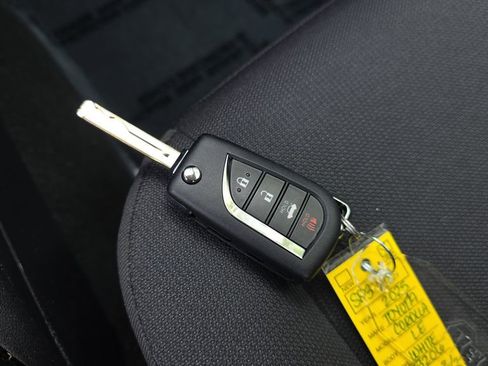 Used 2025 Toyota Corolla LE FWD image 28