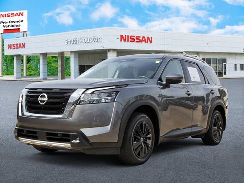 Used 2022 Nissan Pathfinder SL FWD image 2