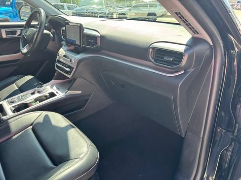 Used 2024 Ford Explorer XLT w/ Equipment Group 202A AWD/4WD image 55