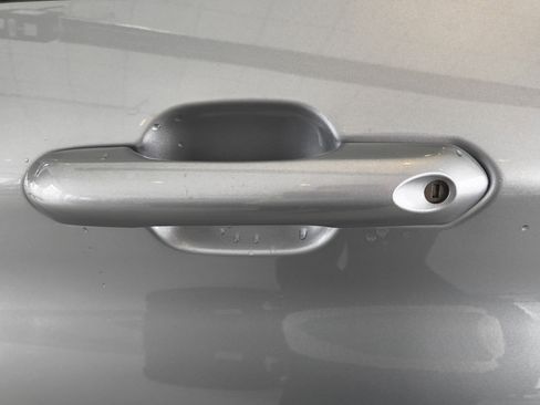 Used 2023 Ford Explorer XLT image 31