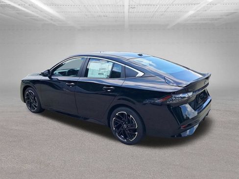 New 2026 Nissan Sentra SR w/ Floor Mat Package FWD image 3