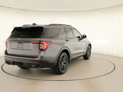 Used 2025 Ford Explorer ST AWD/4WD image 6
