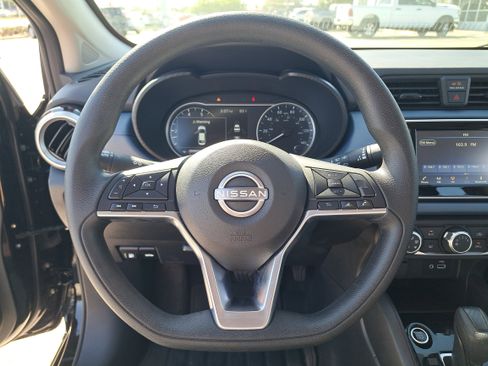 Used 2025 Nissan Versa SV image 12