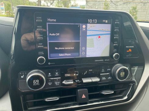 Used 2020 Toyota Highlander XLE AWD/4WD image 20