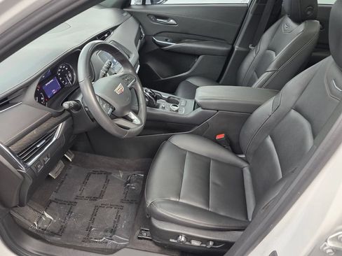 Used 2023 Cadillac XT4 Sport FWD image 9