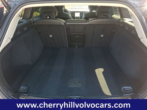 Certified 2025 Volvo V60 B5 Cross Country Plus image 29