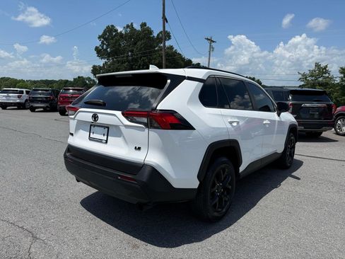 Used 2021 Toyota RAV4 LE FWD image 6