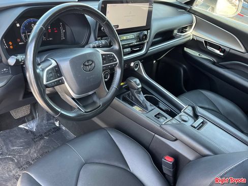Certified 2024 Toyota Grand Highlander FWD image 20