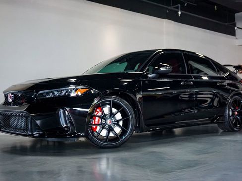 Used 2025 Honda Civic Type R image 1