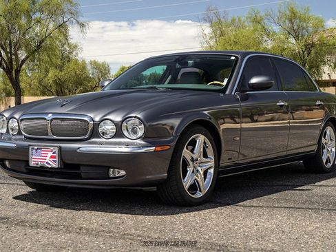 Used 2006 Jaguar XJ8 RWD image 14